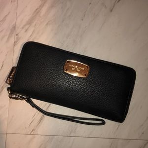 BLACK MICHAEL KORS WALLET 🖤